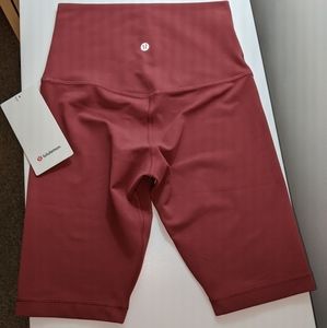 BNWT Align Short Super High Rise 10"